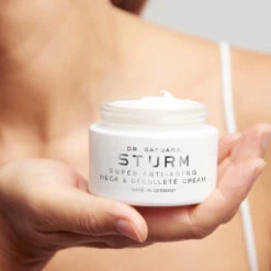 Dr. Barbara Sturm Super Anti-Aging Neck & Décolleté Cream 50 Ml -Eucerin || Clarins || Clinique Verkäufe 1409646 Dr Barbara Sturm Super Anti Aging Neck Decollete Cream 50 ml.5ba43a78