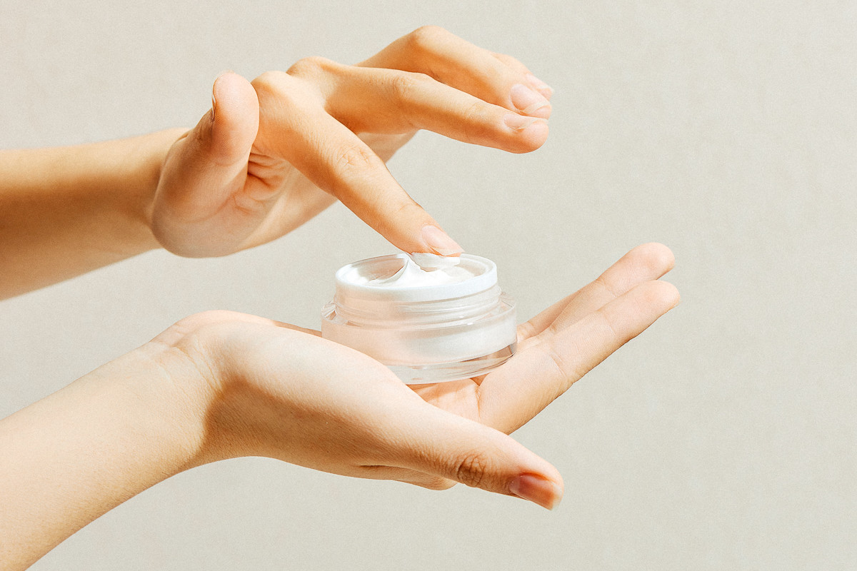 Eucerin || Clarins || Clinique Verkäufe -Eucerin || Clarins || Clinique Verkäufe Retinol Cream Retinol Serum Manufacturers In India